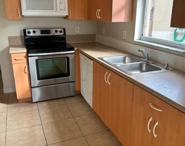 1008 Ne 39th Avenue - Photo Thumbnail 2
