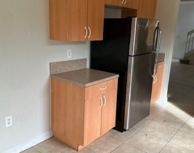 1008 Ne 39th Avenue - Photo Thumbnail 3