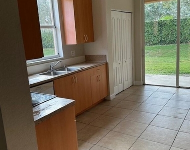 1008 Ne 39th Avenue - Photo Thumbnail 4
