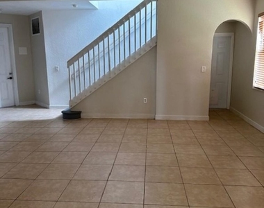 1008 Ne 39th Avenue - Photo Thumbnail 1