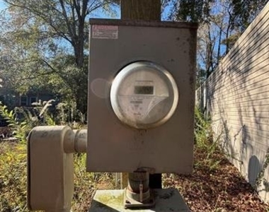 1233 Suncrest Circle - Photo Thumbnail 4