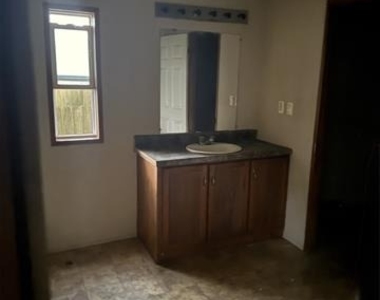 1233 Suncrest Circle - Photo Thumbnail 7