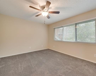 8404 Forest Lane - Photo Thumbnail 11