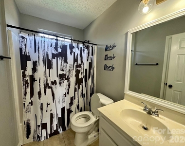 9501 Pondside Lane - Photo Thumbnail 15