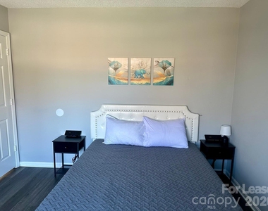 9501 Pondside Lane - Photo Thumbnail 14