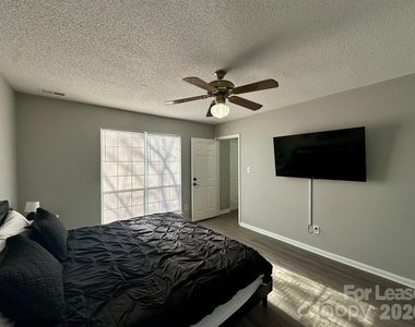 9501 Pondside Lane - Photo Thumbnail 24