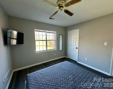 9501 Pondside Lane - Photo Thumbnail 18