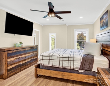 8534 Headford Road - Photo Thumbnail 32