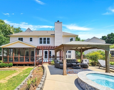 8534 Headford Road - Photo Thumbnail 4