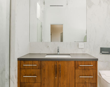 1302 N Sweetzer Avenue - Photo Thumbnail 4