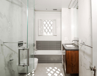 1302 N Sweetzer Avenue - Photo Thumbnail 5