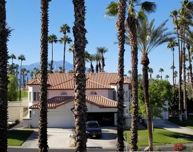 319 Vista Royale Drive - Photo Thumbnail 4