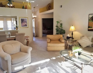 319 Vista Royale Drive - Photo Thumbnail 10