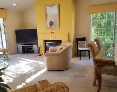 319 Vista Royale Drive - Photo Thumbnail 8