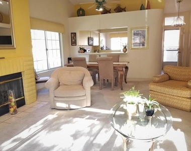 319 Vista Royale Drive - Photo Thumbnail 7