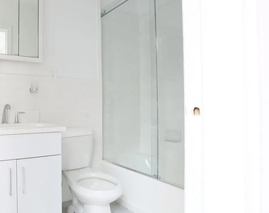 140 East 46th Street - Photo Thumbnail 4
