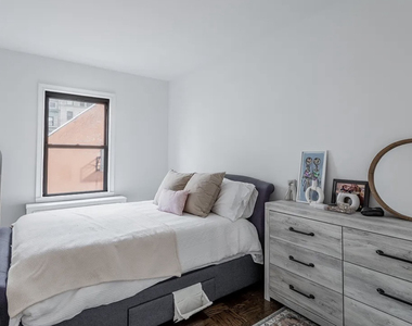 235 West 22nd Street - Photo Thumbnail 2