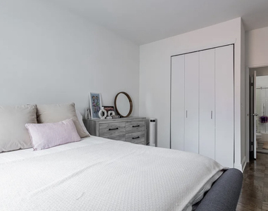 235 West 22nd Street - Photo Thumbnail 3