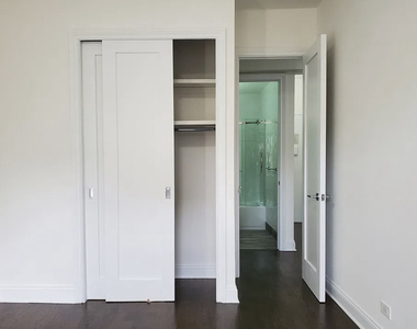 235 West 22nd Street - Photo Thumbnail 6
