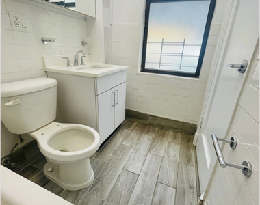 East 46th Street - Photo Thumbnail 5