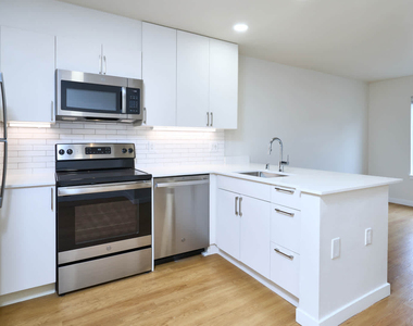 938 110th Ave Ne - Photo Thumbnail 7