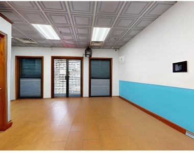 45-44 Vernon Blvd - Photo Thumbnail 4
