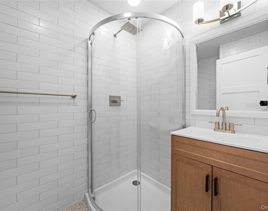 584 Main Street - Photo Thumbnail 3