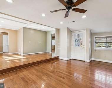 7714 Arlen Street - Photo Thumbnail 4