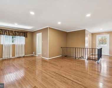 7714 Arlen Street - Photo Thumbnail 2