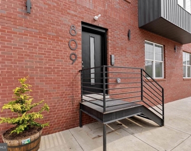 809 Diamond Street - Photo Thumbnail 11