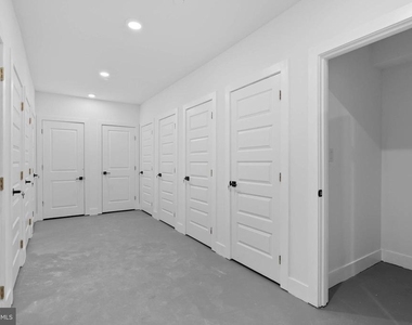 809 Diamond Street - Photo Thumbnail 10