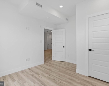 809 Diamond Street - Photo Thumbnail 5