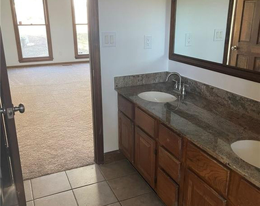 609 Georgetown Circle - Photo Thumbnail 11
