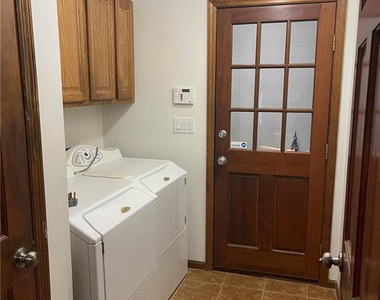 609 Georgetown Circle - Photo Thumbnail 17