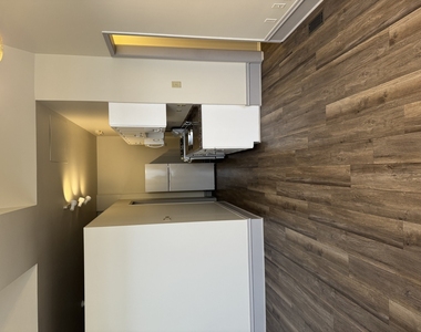 204 E Washington Street - Photo Thumbnail 2