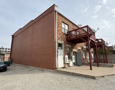 204 E Washington Street - Photo Thumbnail 10