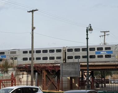 204 E Washington Street - Photo Thumbnail 9