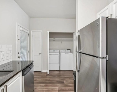 405 Phillip Boulevard - Photo Thumbnail 7