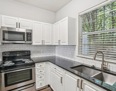 405 Phillip Boulevard - Photo Thumbnail 6