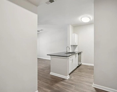 405 Phillip Boulevard - Photo Thumbnail 14