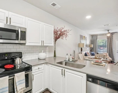 405 Phillip Boulevard - Photo Thumbnail 2