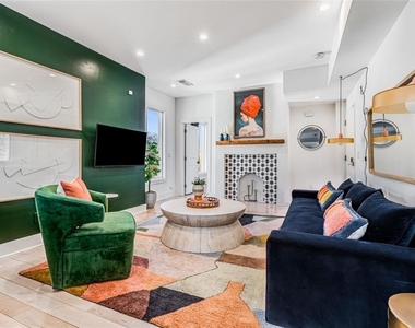 724 Charles Allen Drive Ne - Photo Thumbnail 4