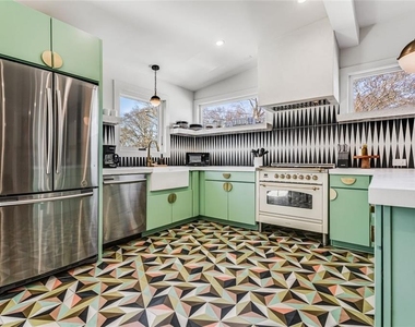 724 Charles Allen Drive Ne - Photo Thumbnail 21