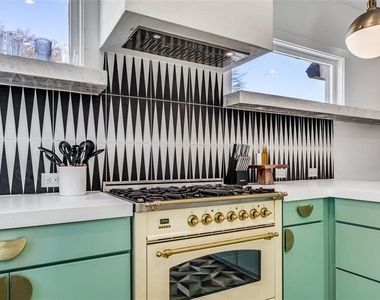 724 Charles Allen Drive Ne - Photo Thumbnail 16