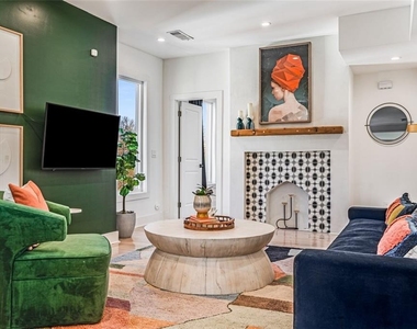 724 Charles Allen Drive Ne - Photo Thumbnail 5