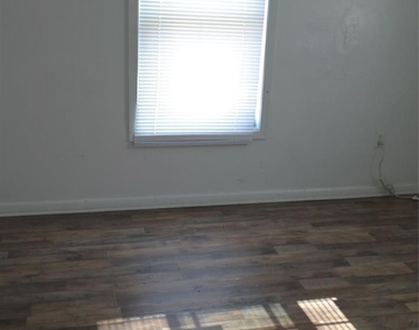 2811 Iola Street - Photo Thumbnail 4