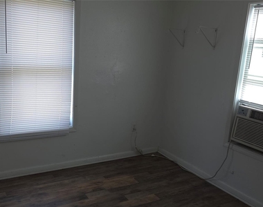 2811 Iola Street - Photo Thumbnail 11