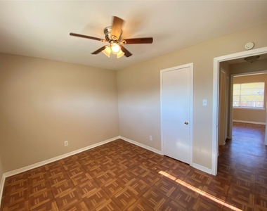 3024 Elgin Street - Photo Thumbnail 5