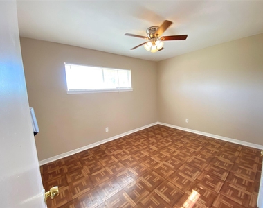 3024 Elgin Street - Photo Thumbnail 4