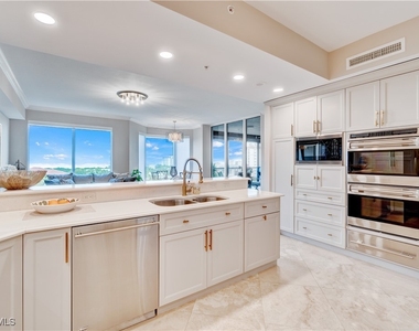 8787 Bay Colony Drive - Photo Thumbnail 20